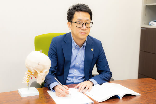 弁護士桑原淳